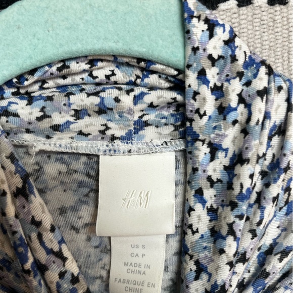 H&M Floral Turtleneck - Picture 3 of 3